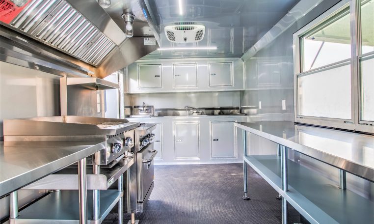 8.5×20 Enclosed Porch BBQ Trailer(8.5×20PIB530) thumbnail 2